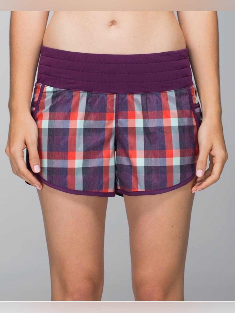 Lululemon Tracker Short 4” way Stretch
Wheezy Check Multi Heathered Berry Yum